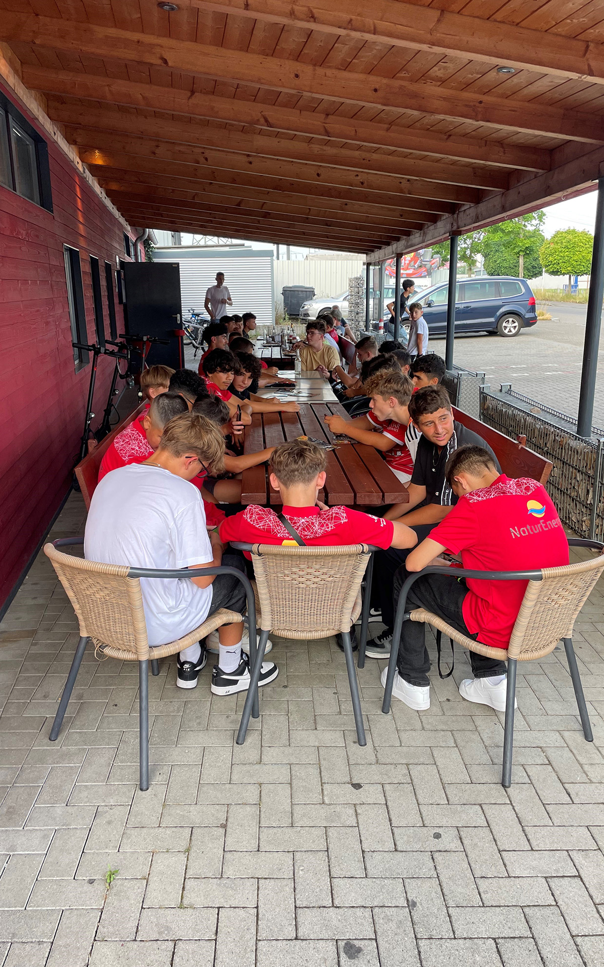 2023 C2 feiert saisonende